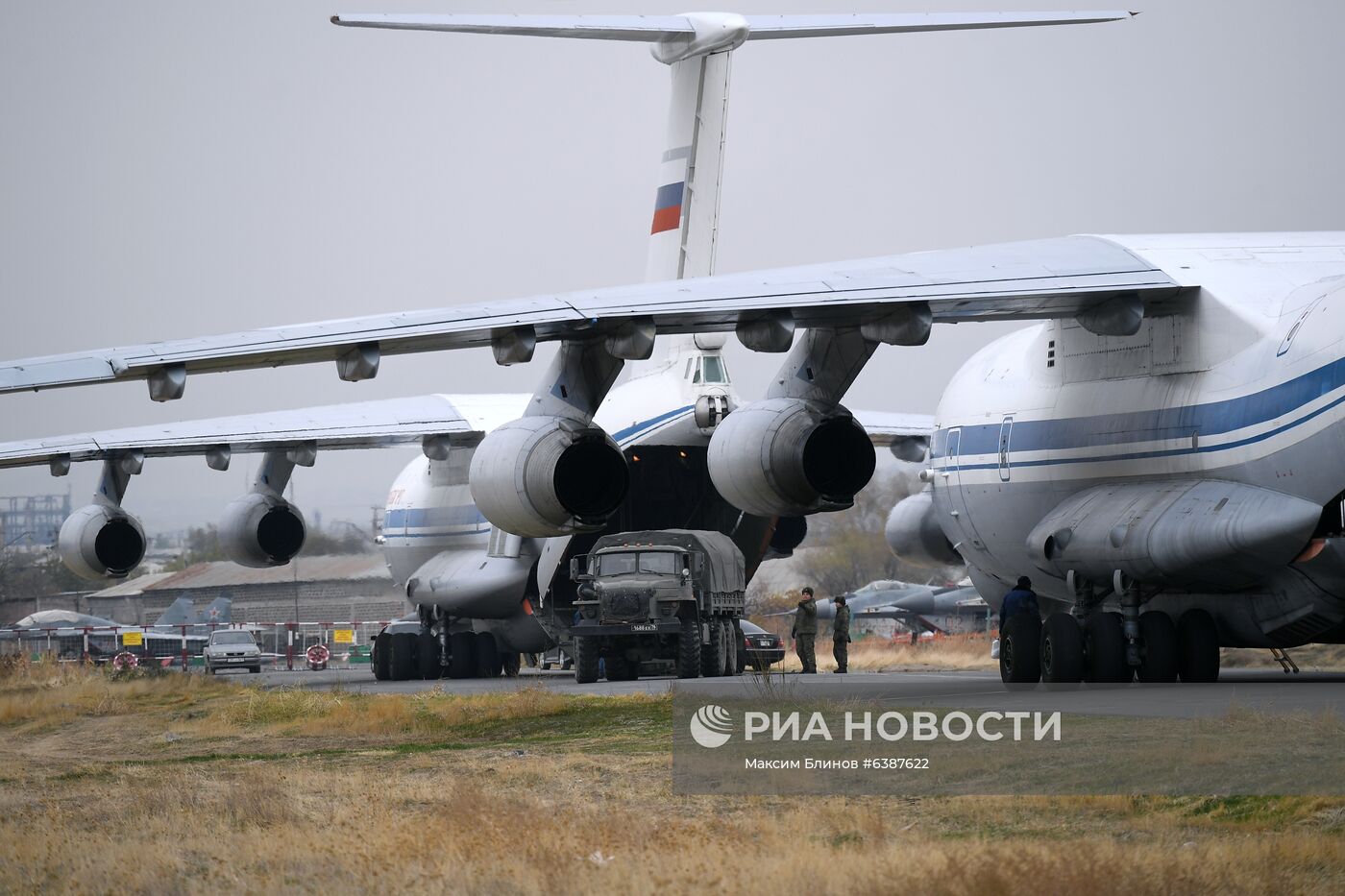 Продолжается доставка в Армению техники для российского миротворческого контингента