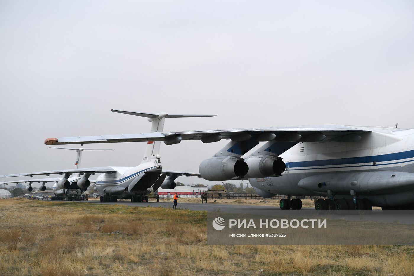 Продолжается доставка в Армению техники для российского миротворческого контингента