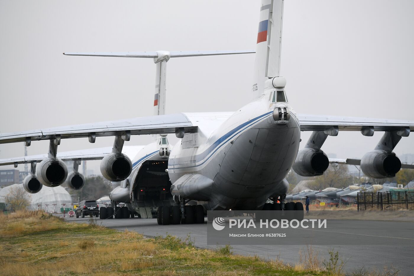 Продолжается доставка в Армению техники для российского миротворческого контингента