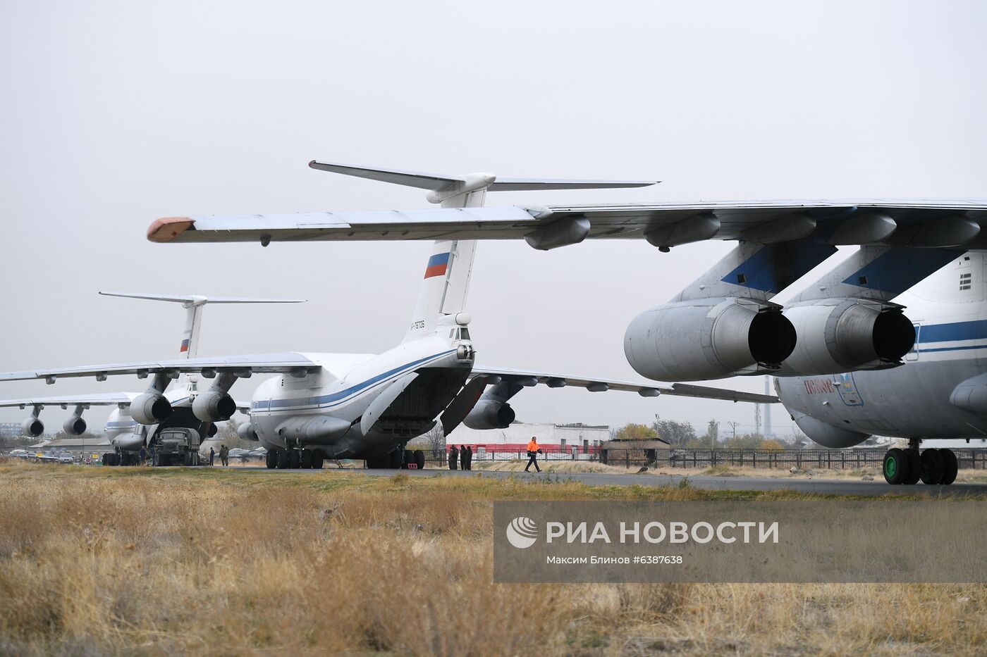 Продолжается доставка в Армению техники для российского миротворческого контингента