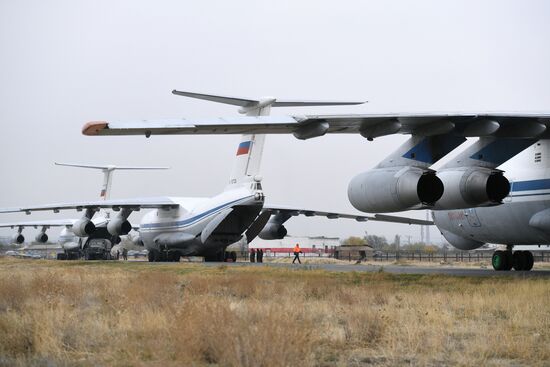 Продолжается доставка в Армению техники для российского миротворческого контингента