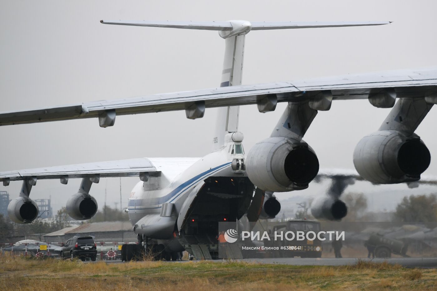 Продолжается доставка в Армению техники для российского миротворческого контингента