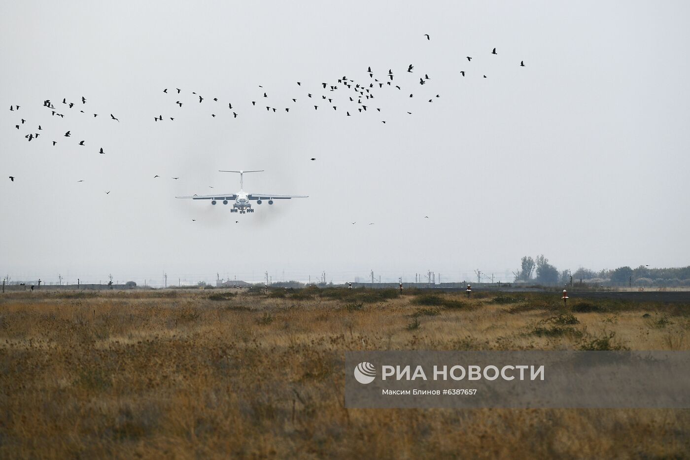 Продолжается доставка в Армению техники для российского миротворческого контингента