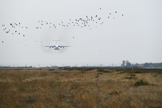 Продолжается доставка в Армению техники для российского миротворческого контингента