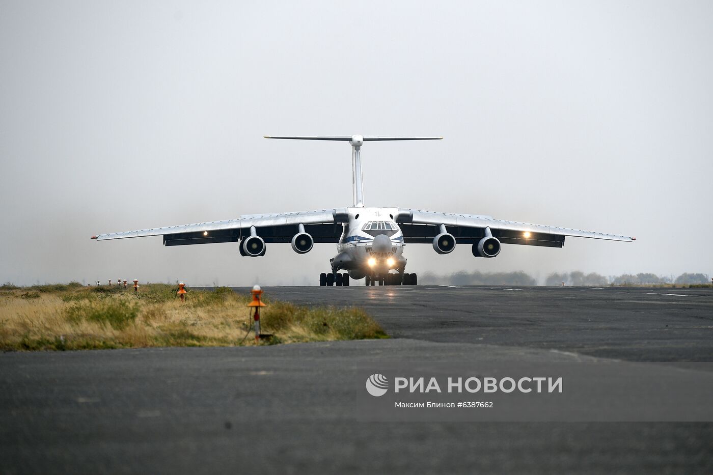 Продолжается доставка в Армению техники для российского миротворческого контингента