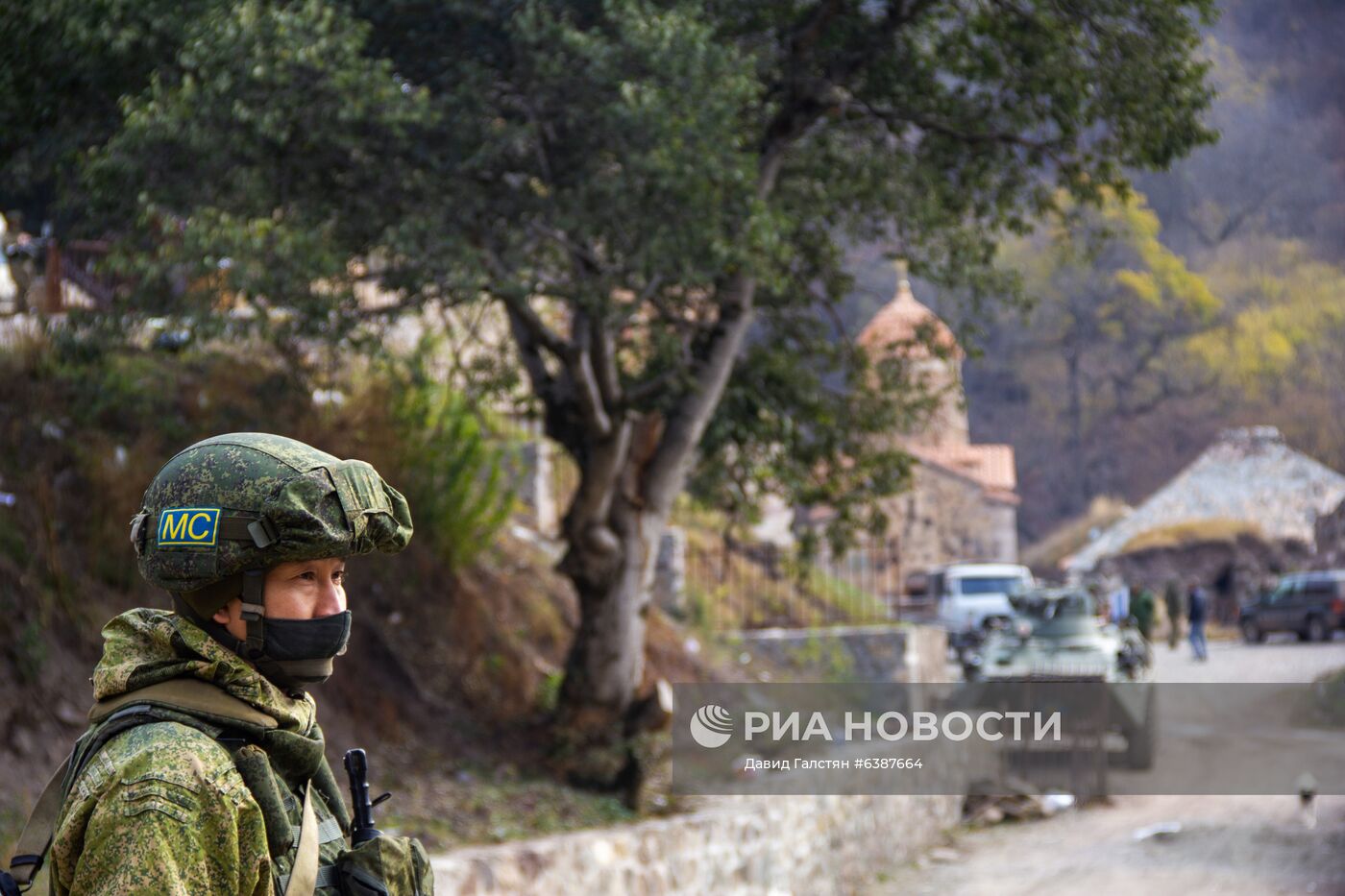 Российские миротворцы выставили наблюдательный пост у монастыря Дадиванк в Карабахе