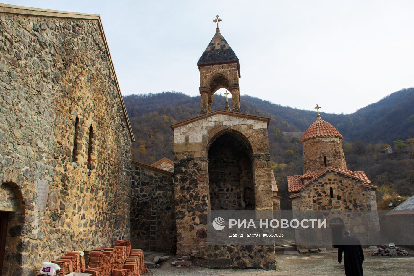 Российские миротворцы выставили наблюдательный пост у монастыря Дадиванк в Карабахе