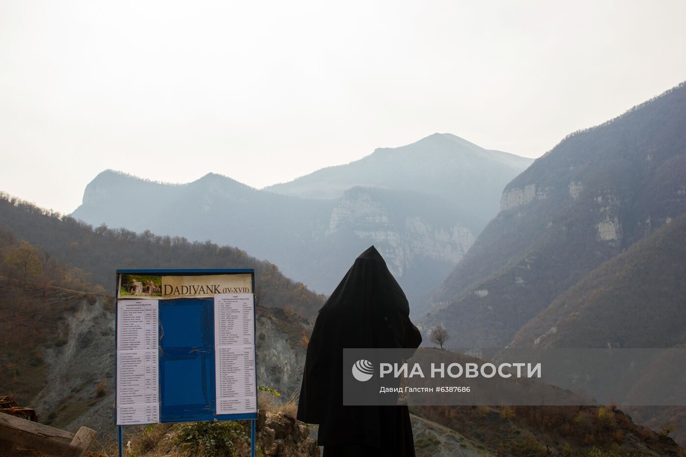 Российские миротворцы выставили наблюдательный пост у монастыря Дадиванк в Карабахе