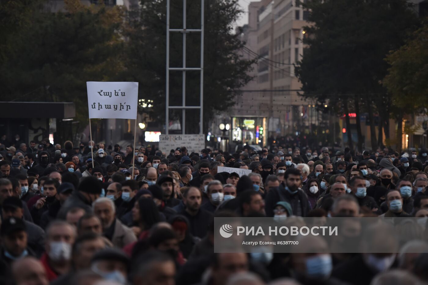 Участники митинга оппозиции на Площади Свободы в Ереване. Место: Армения, Ереван. Автор: Асатур Есаянц/Sputnik/РИА Новости. Митинг оппозиции в Ереване