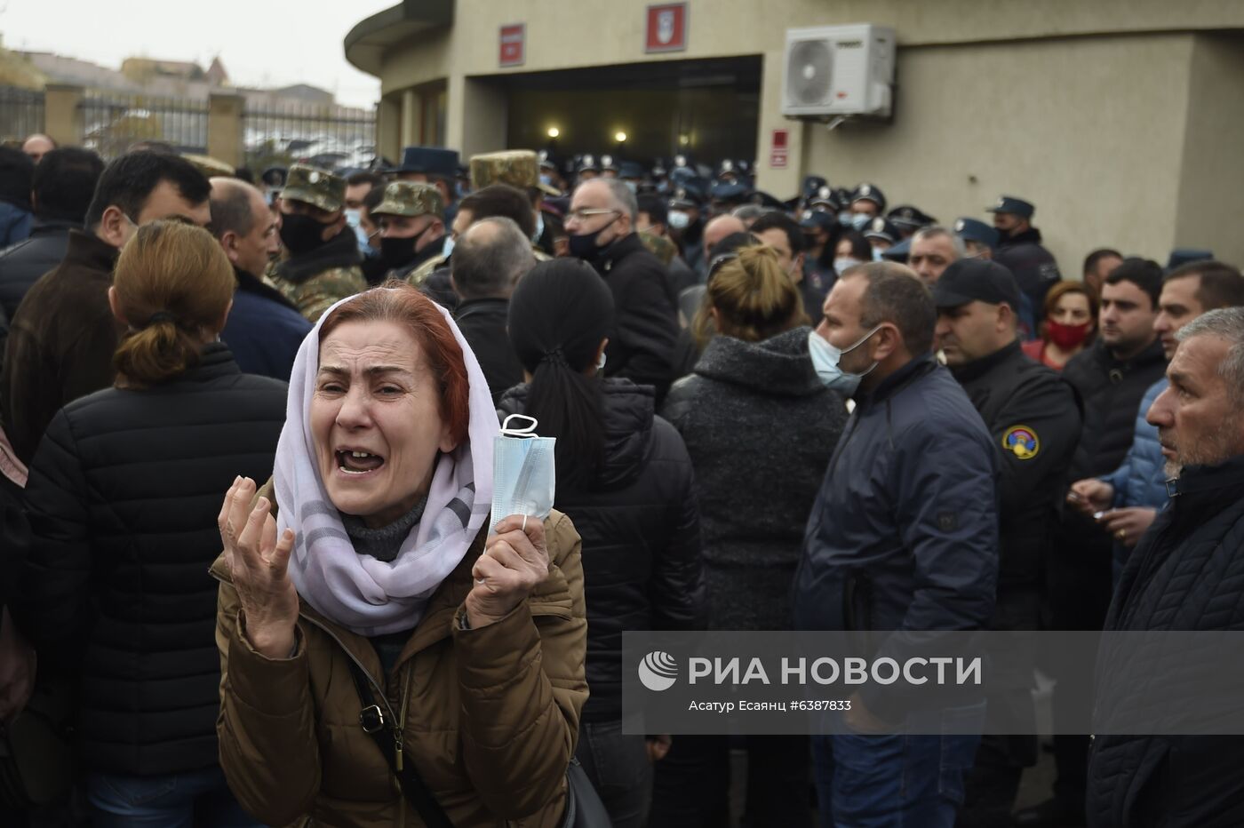 Акция протеста родственников пропавших без вести солдат в Ереване