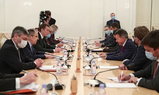 Встреча главы МИД РФ С. Лаврова с президентом Международного комитета красного креста П. Маурером
