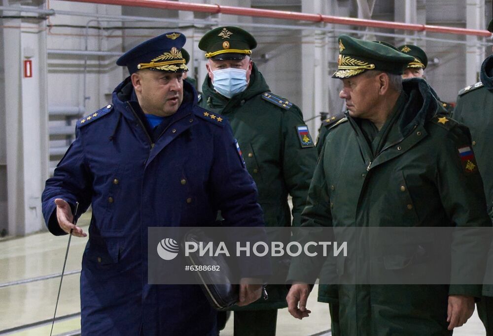 Министр обороны РФ С. Шойгу прибыл с рабочей поездкой на космодром Плесецк 