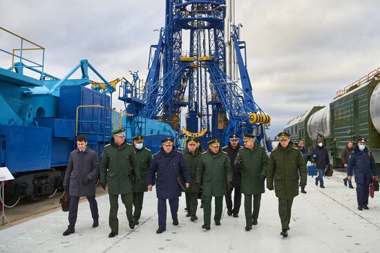 Министр обороны РФ С. Шойгу прибыл с рабочей поездкой на космодром Плесецк 