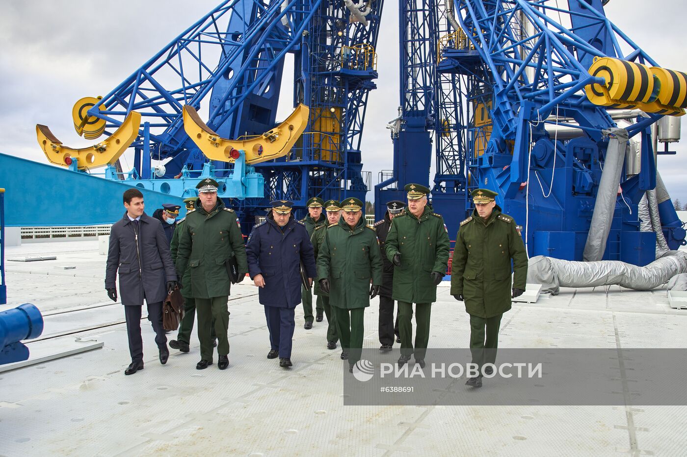 Министр обороны РФ С. Шойгу прибыл с рабочей поездкой на космодром Плесецк 