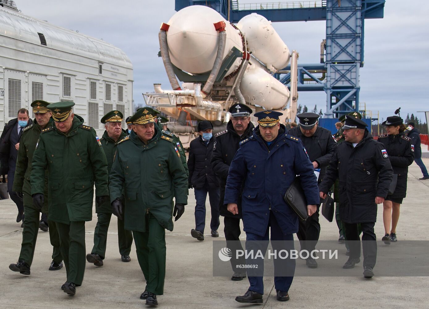 Министр обороны РФ С. Шойгу прибыл с рабочей поездкой на космодром Плесецк 