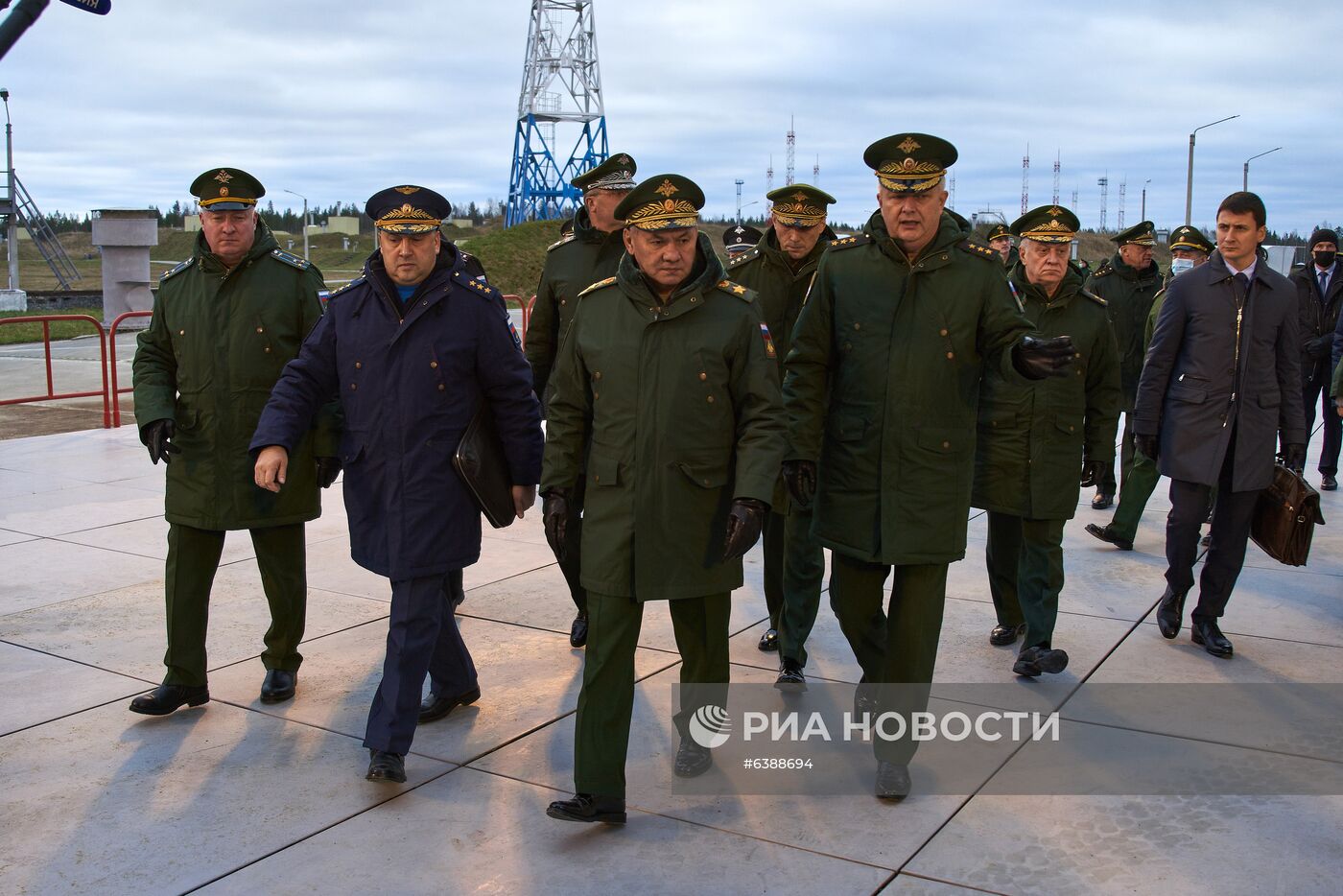 Министр обороны РФ С. Шойгу прибыл с рабочей поездкой на космодром Плесецк 