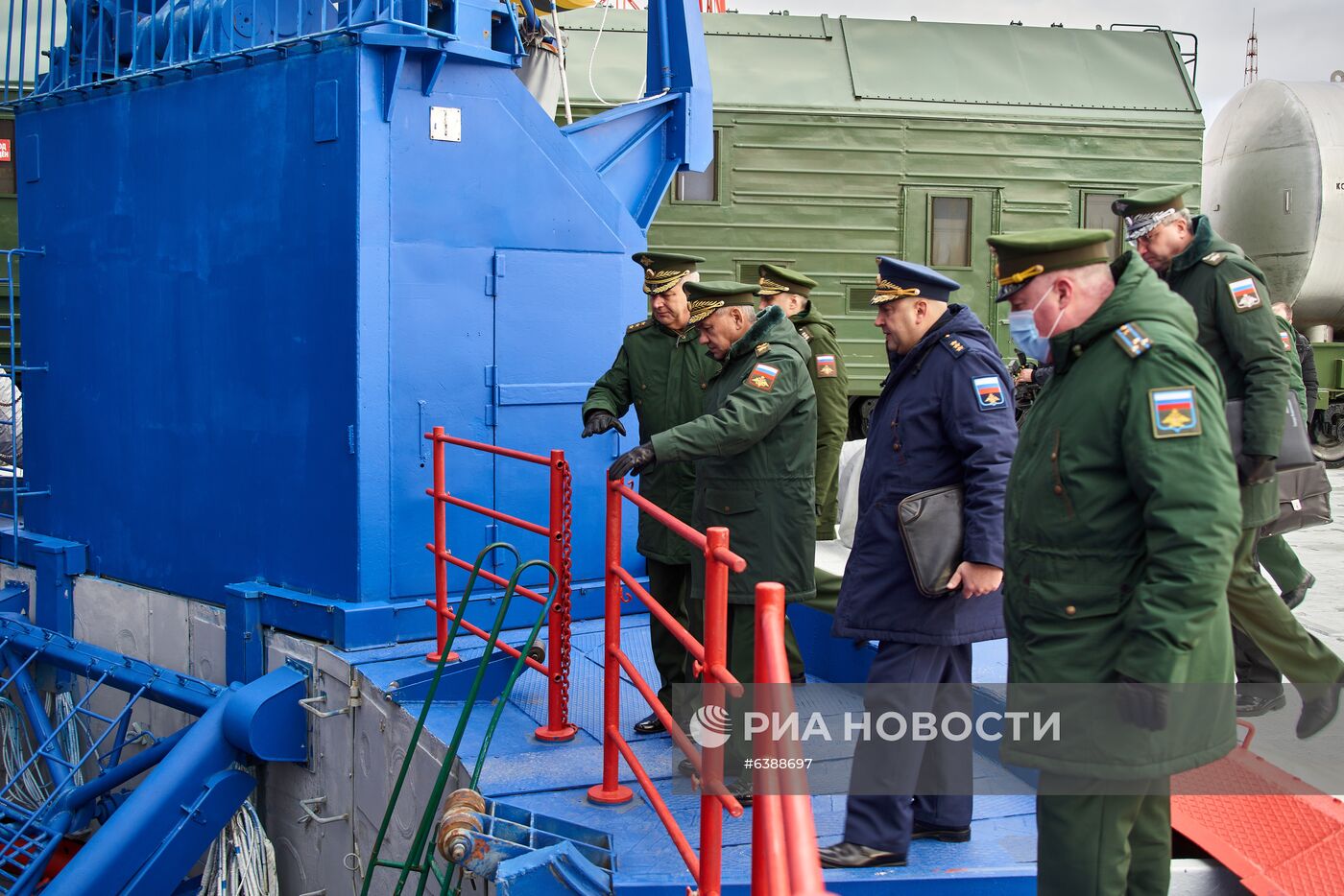 Министр обороны РФ С. Шойгу прибыл с рабочей поездкой на космодром Плесецк 