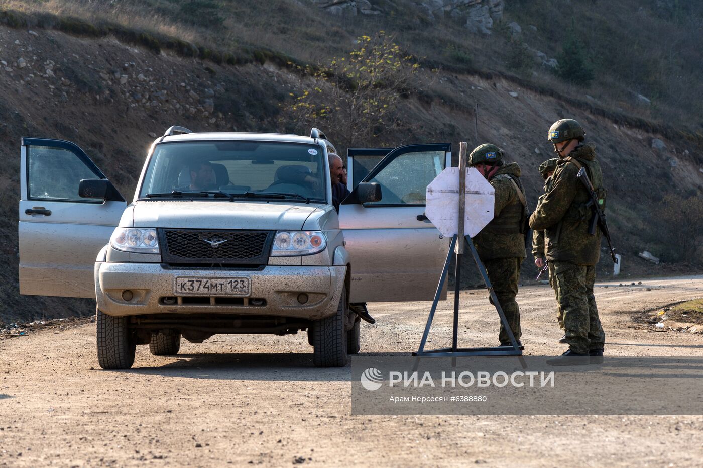 Открыто движение по Лачинскому коридору 