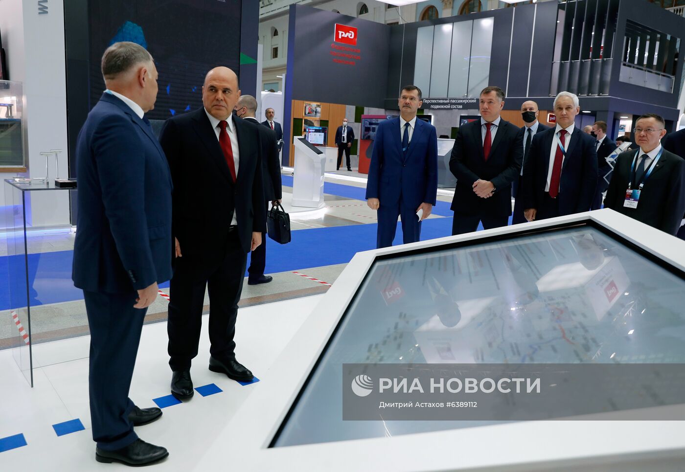 Премьер-министр РФ М. Мишустин посетил международный форум "Транспорт России"
