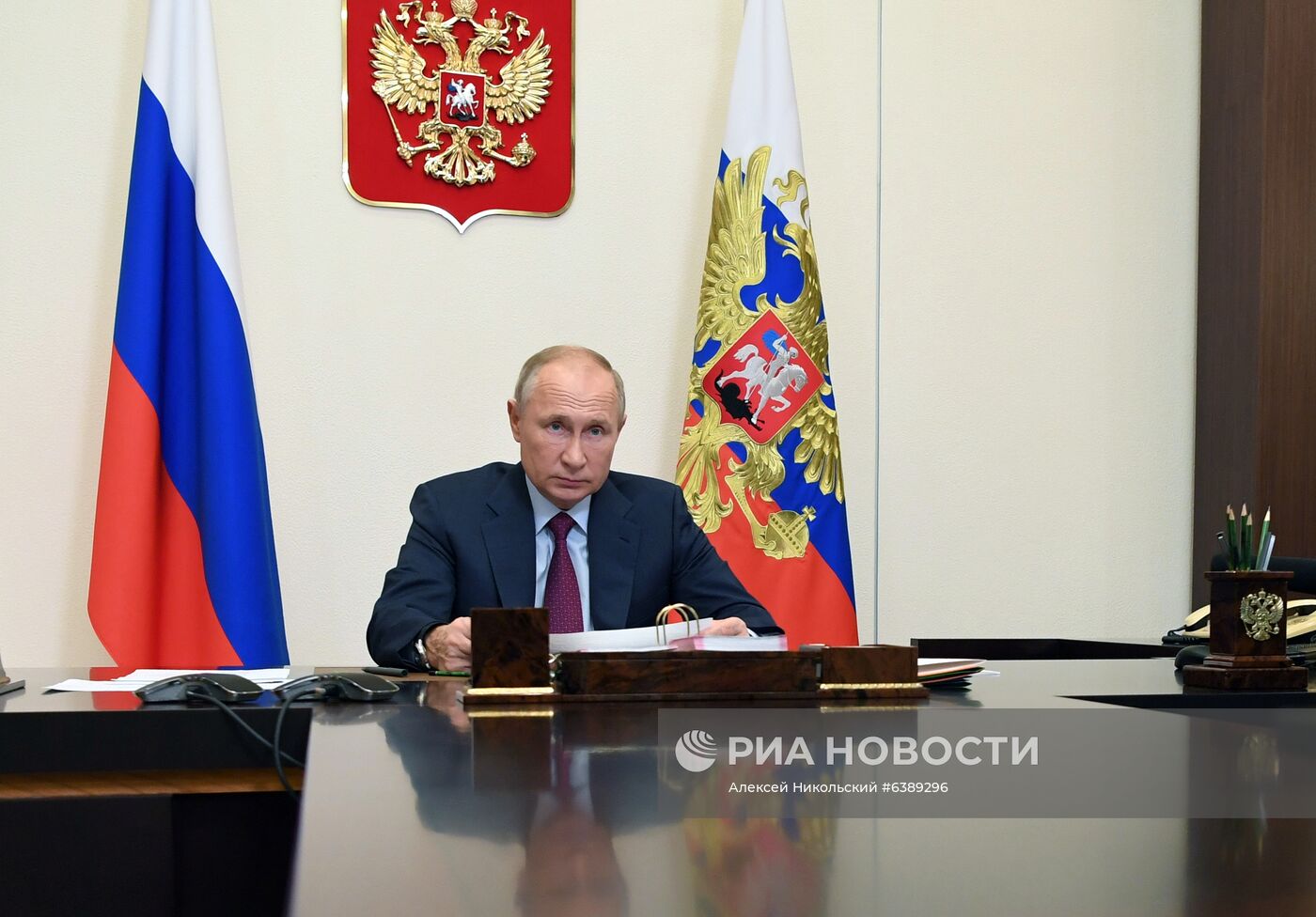 Президент РФ В. Путин провел совещание с членами правительства РФ