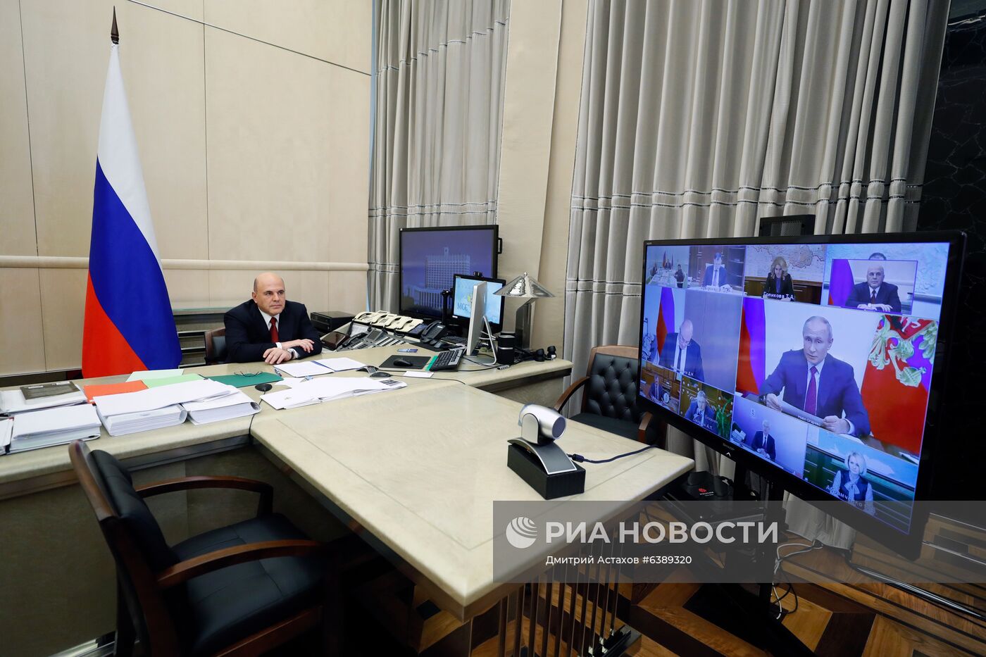 Президент РФ В. Путин провел совещание с членами правительства РФ