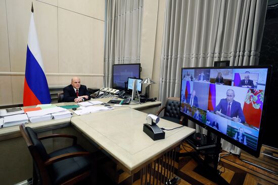 Президент РФ В. Путин провел совещание с членами правительства РФ