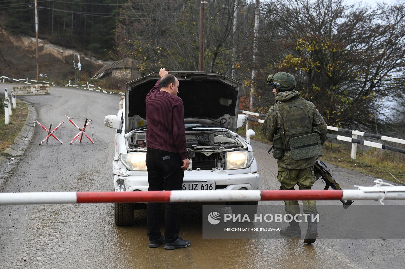 Нагорный Карабах. Российские миротворцы обеспечивают безопасность движения