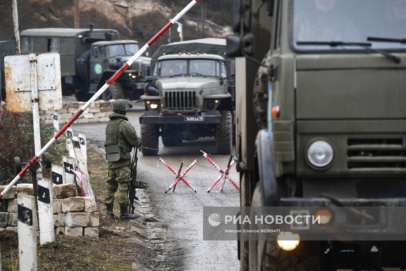 Нагорный Карабах. Российские миротворцы обеспечивают безопасность движения