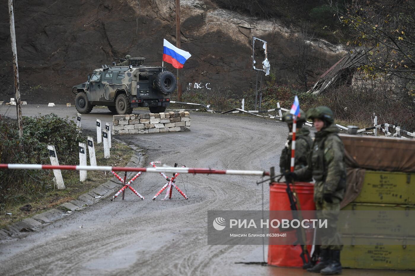 Нагорный Карабах. Российские миротворцы обеспечивают безопасность движения