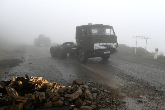 Нагорный Карабах. Российские миротворцы обеспечивают безопасность движения