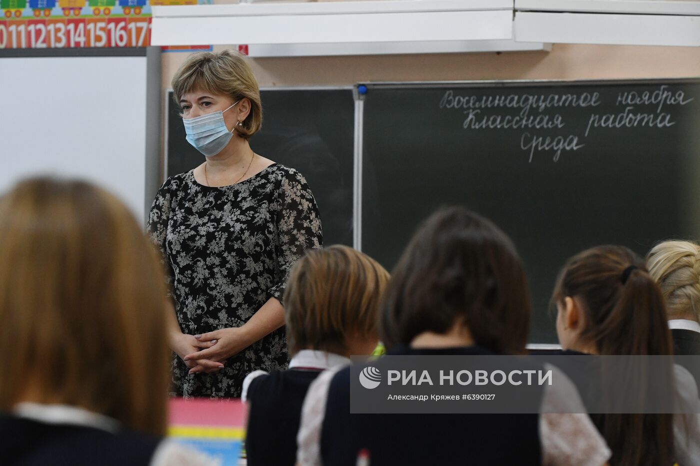 Ученики начальных классов в гимназии Новосибирска