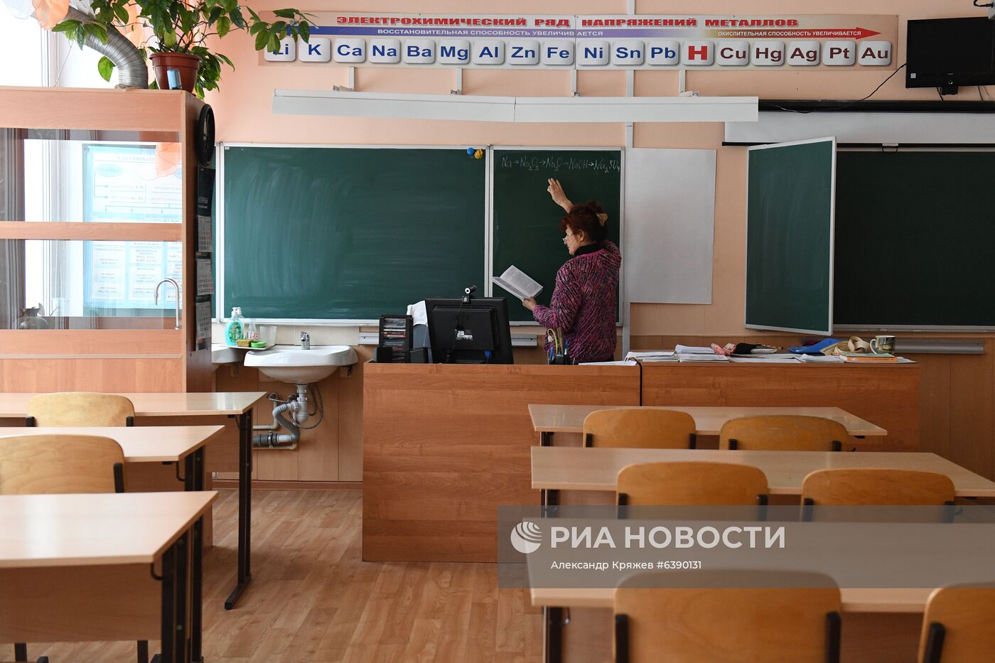 Ученики начальных классов в гимназии Новосибирска