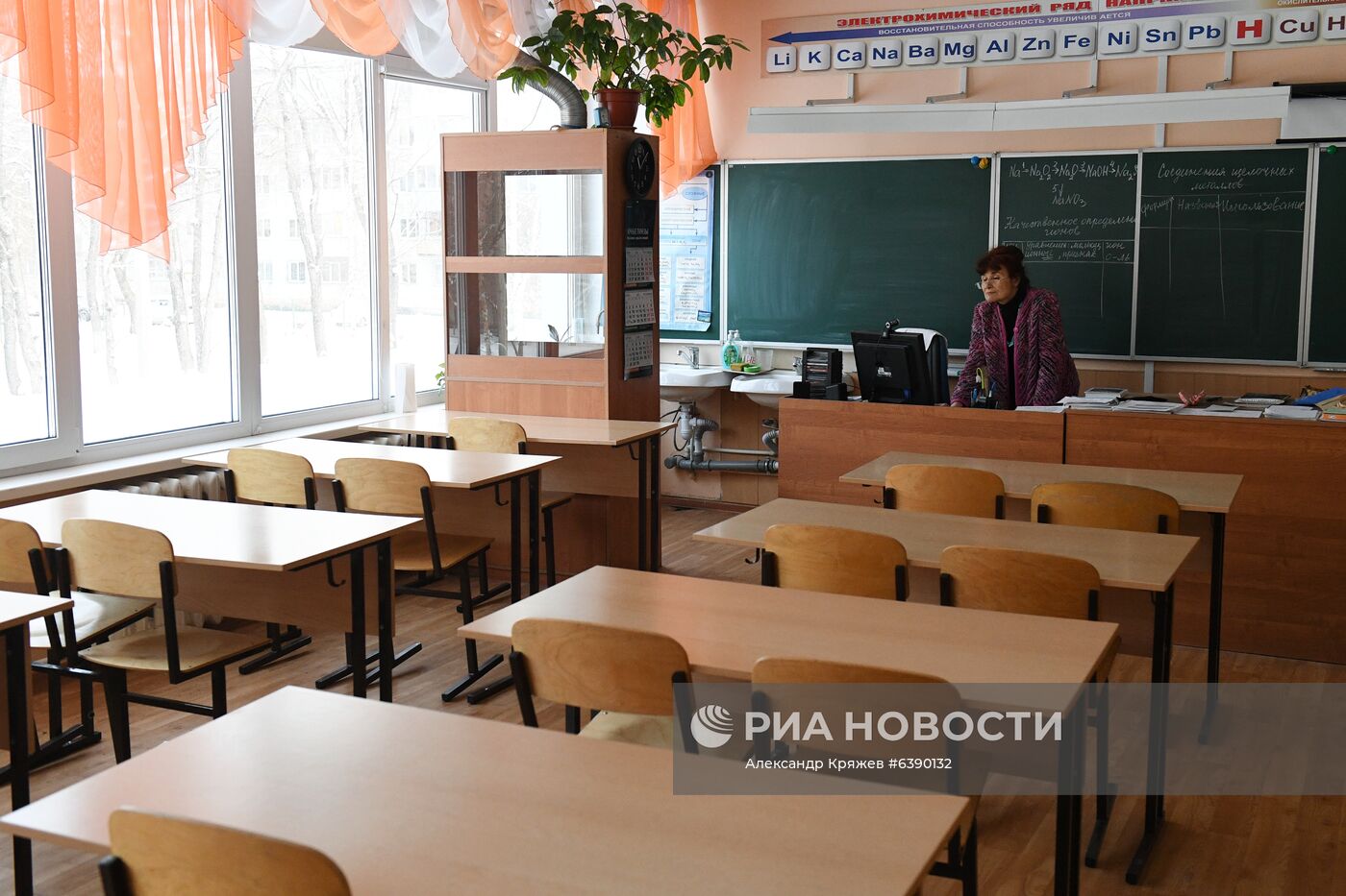 Ученики начальных классов в гимназии Новосибирска