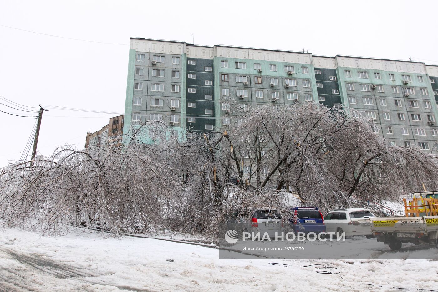 Последствия ледяного дождя во Владивостоке