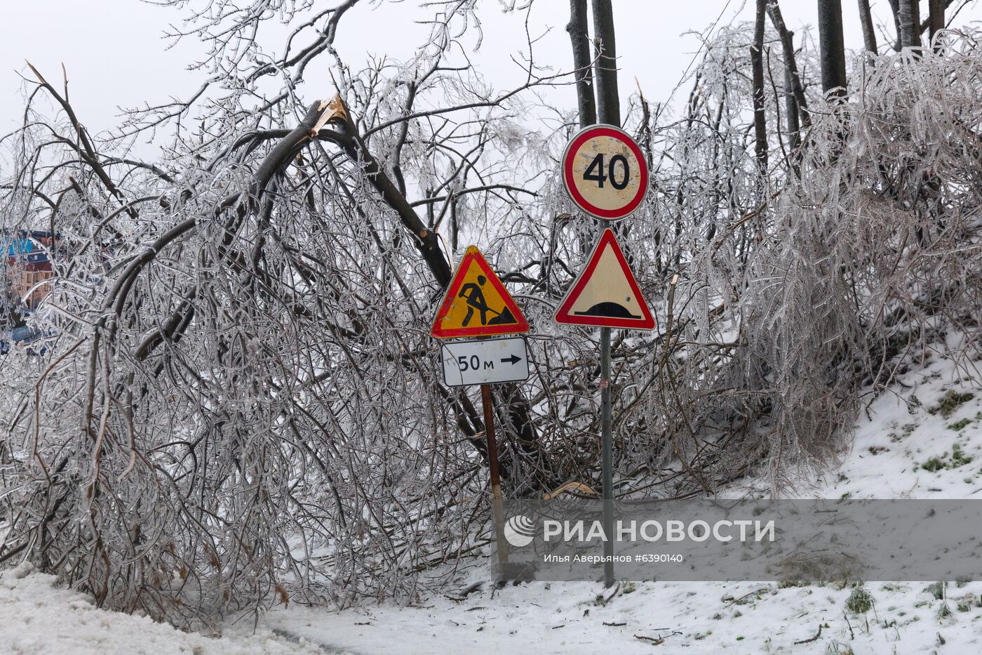 Последствия ледяного дождя во Владивостоке