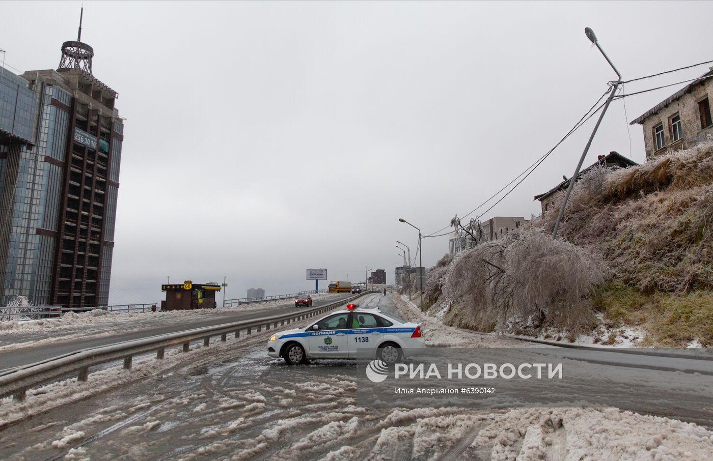 Последствия ледяного дождя во Владивостоке