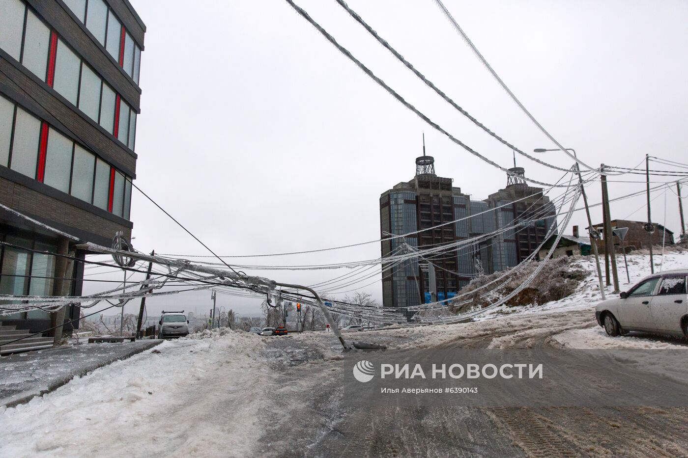 Последствия ледяного дождя во Владивостоке