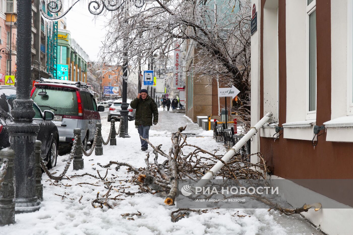 Последствия ледяного дождя во Владивостоке