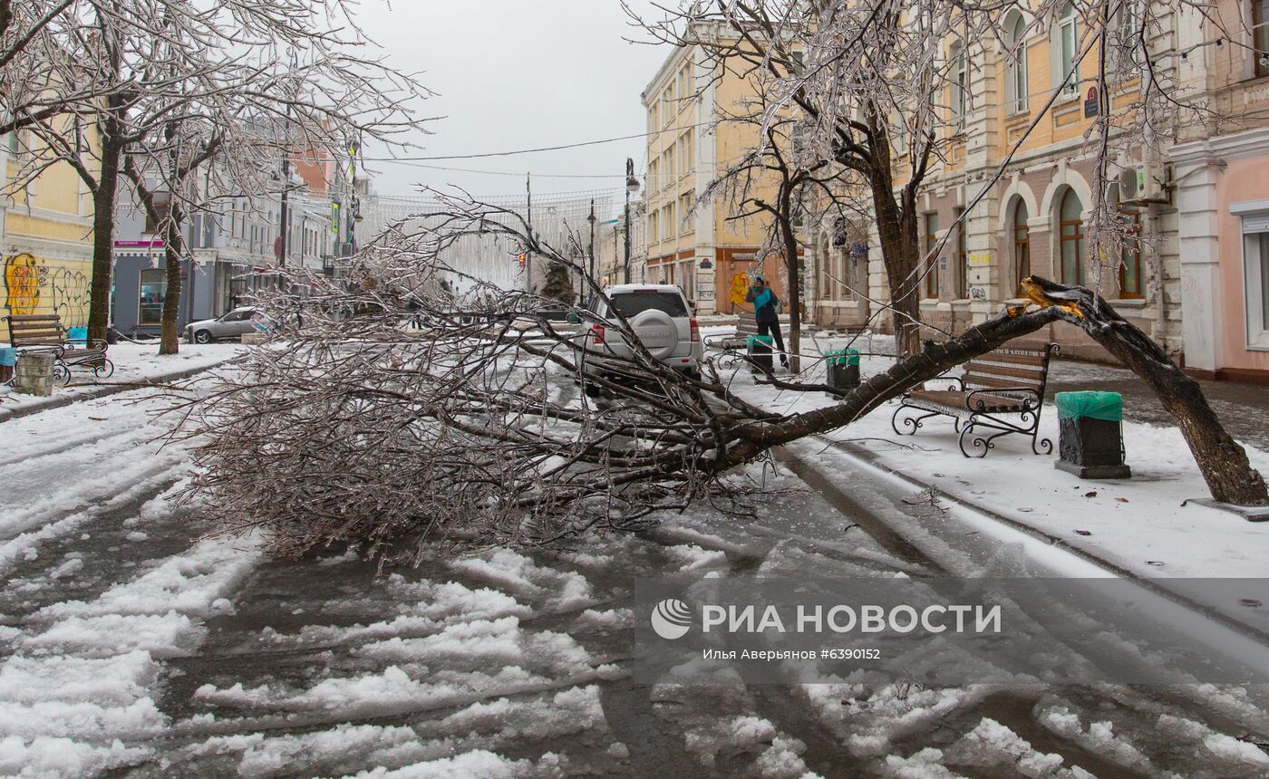Последствия ледяного дождя во Владивостоке