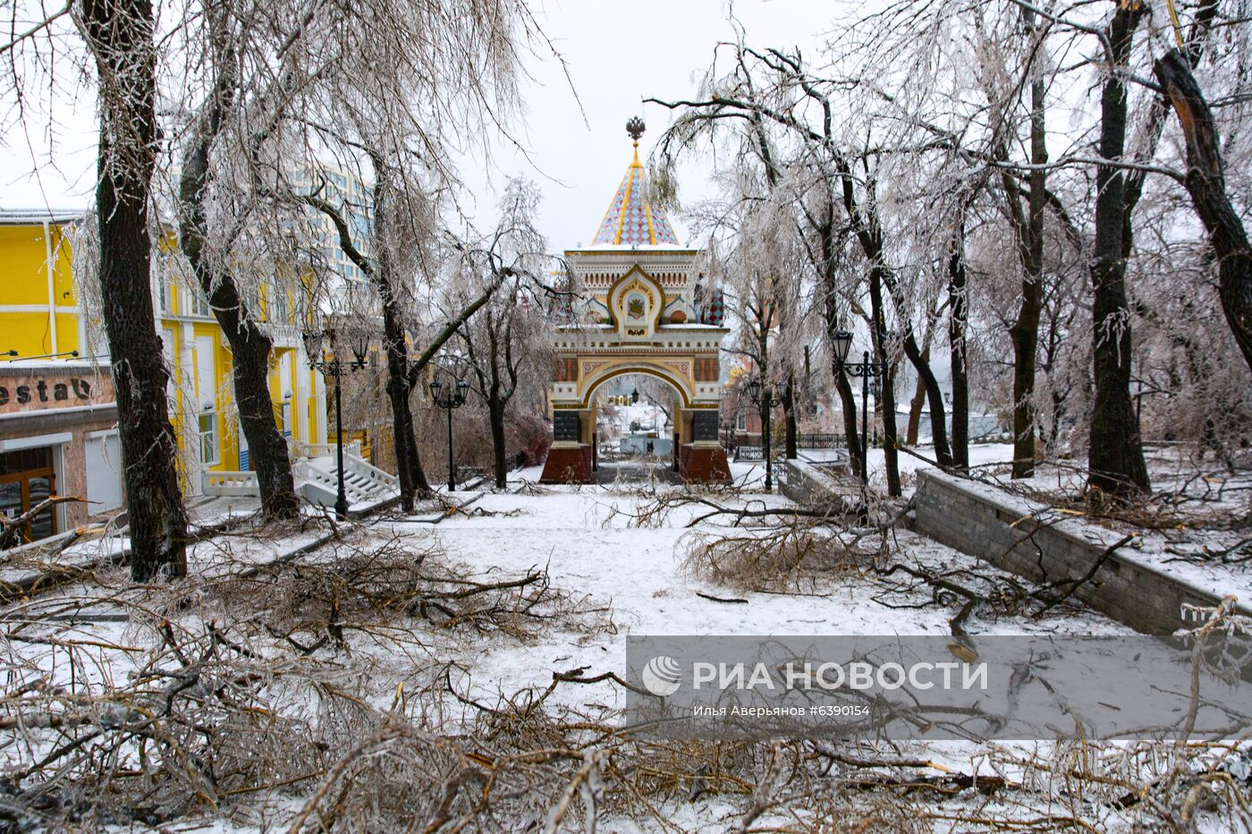 Последствия ледяного дождя во Владивостоке