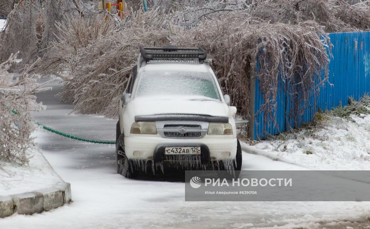Последствия ледяного дождя во Владивостоке
