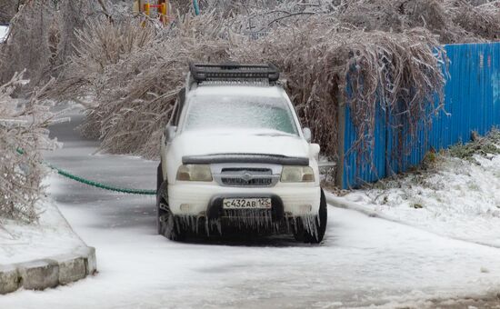 Последствия ледяного дождя во Владивостоке