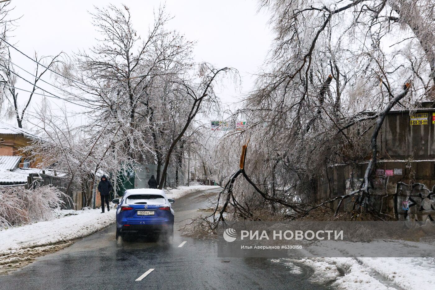 Последствия ледяного дождя во Владивостоке