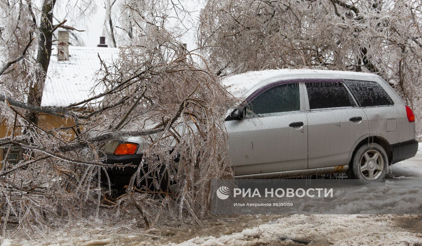 Последствия ледяного дождя во Владивостоке