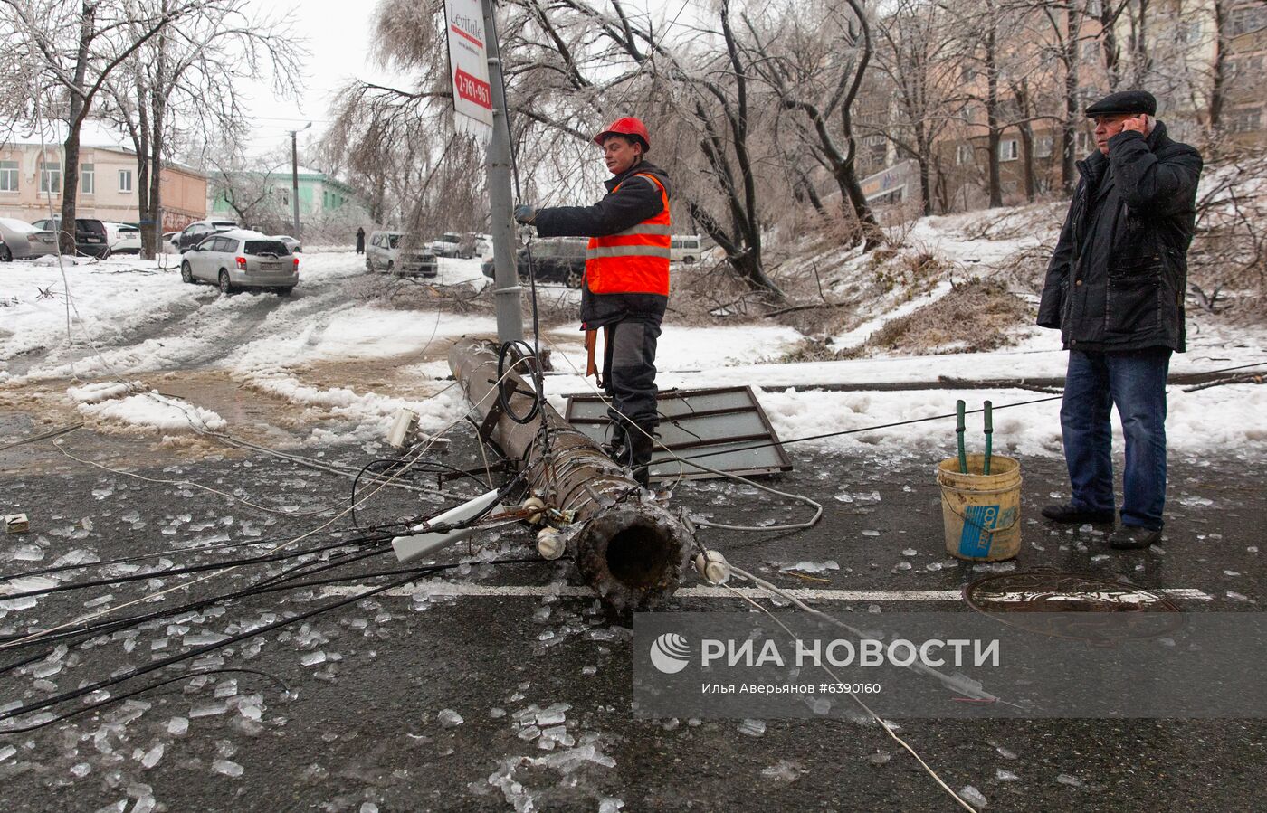 Последствия ледяного дождя во Владивостоке