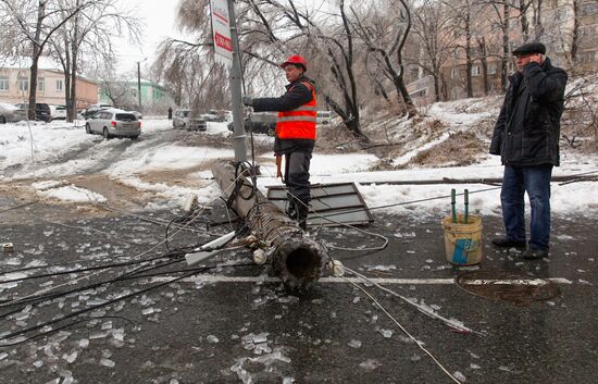 Последствия ледяного дождя во Владивостоке