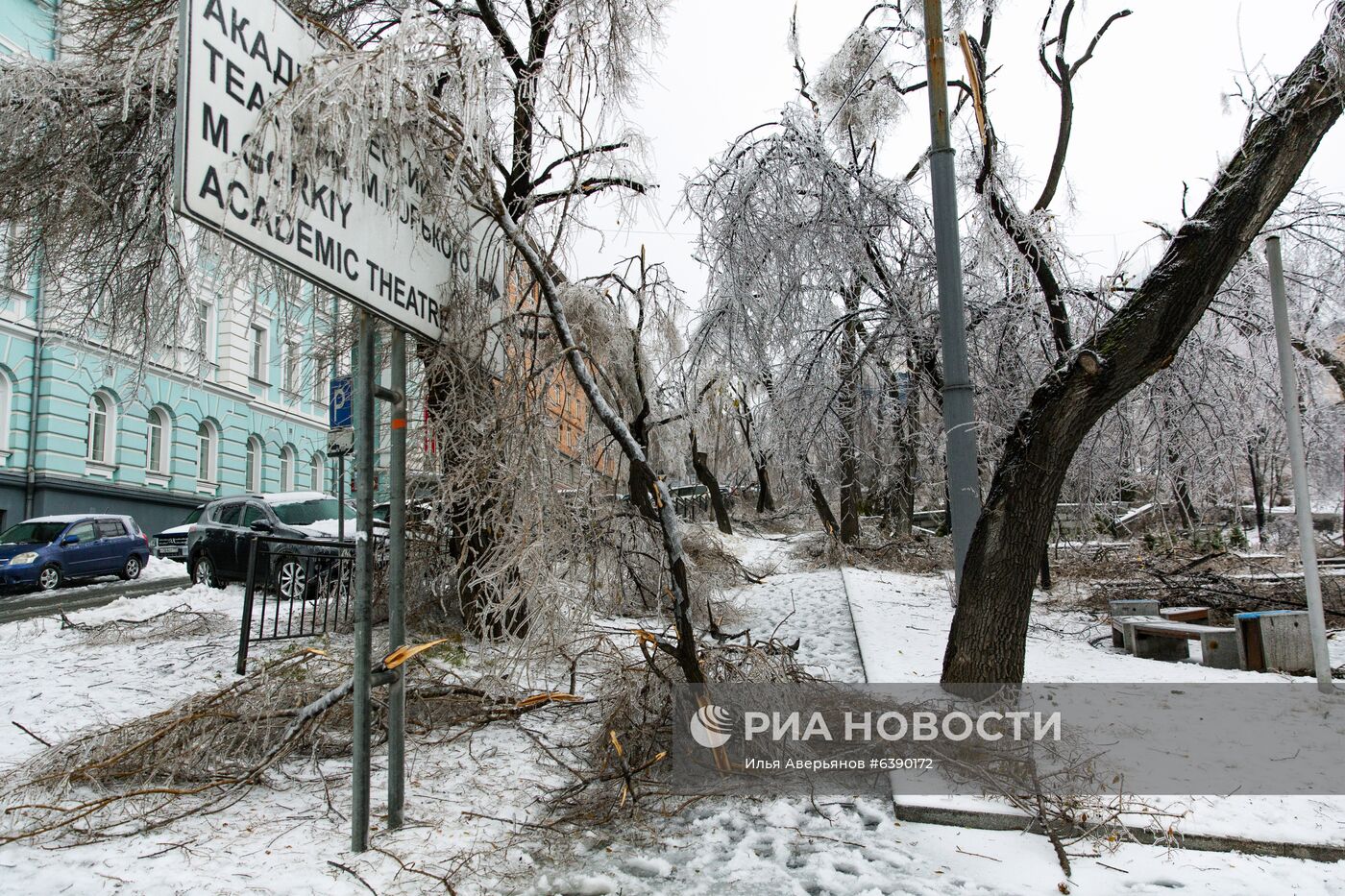 Последствия ледяного дождя во Владивостоке