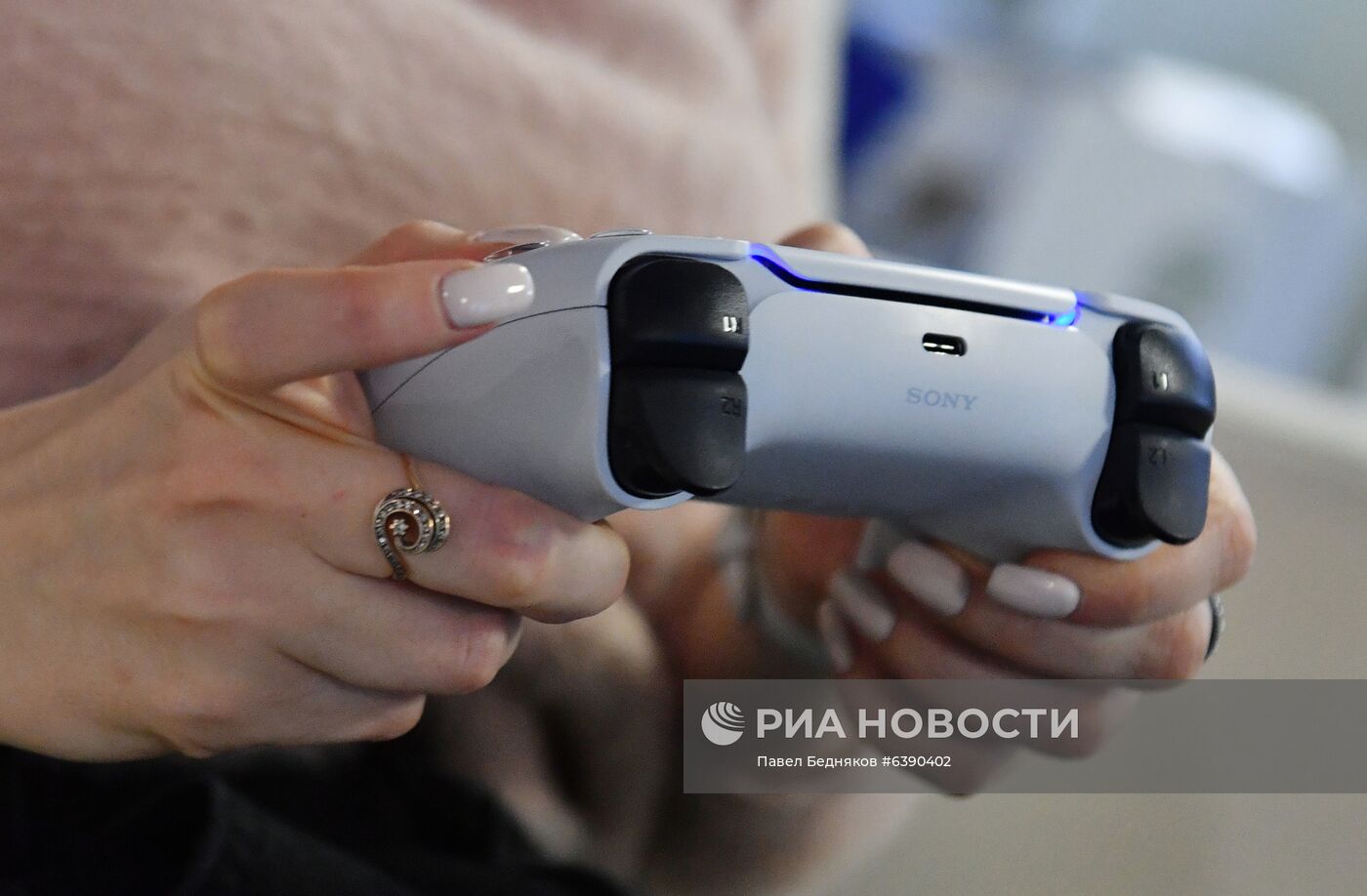 Старт продаж новой игровой приставки Sony PlayStation | РИА Новости  Медиабанк