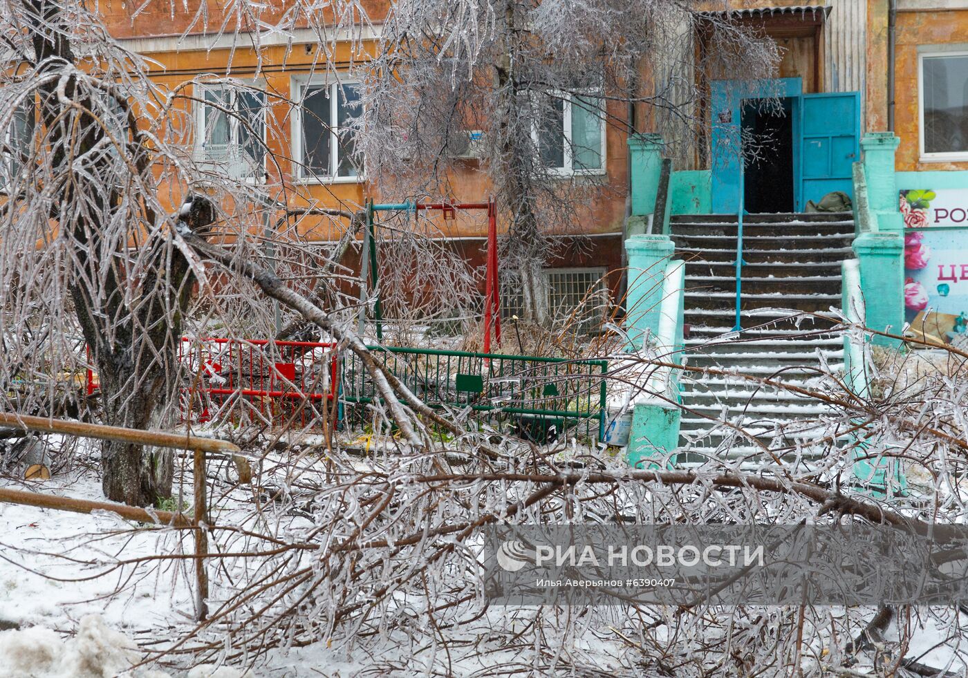 Последствия ледяного дождя во Владивостоке