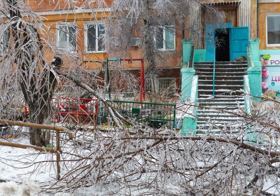 Последствия ледяного дождя во Владивостоке